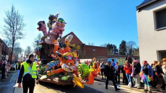 Denuil wint met praalwagen 'Vlieg 'r is in' 59ste carnavalsstoet in Essen (Essen) - Het Nieuwsblad