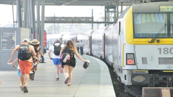 Aurélie vindt geen toilet tijdens treinreis van 3 uur en ziet geen andere optie dan te plassen in tupperwaredoosje