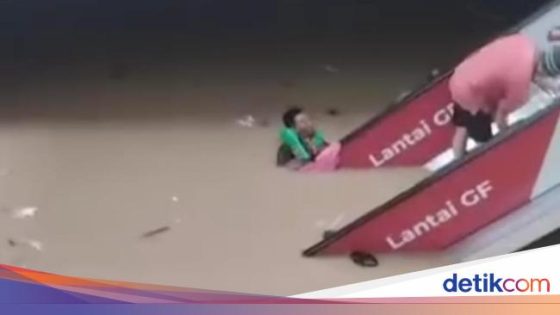 Cerita Tanggul Jebol Bikin Banjir Bak Air Bah Terjang Mal Mega Bekasi