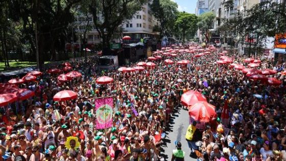 Bloco Domingo Ela não Vai com a convidada Roseane Pinheiro