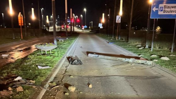 Politie identificeert bestuurder die lantaarnpaal omverrijdt op Kempische Steenweg in Hasselt