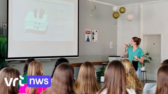 Menstruatieslips uitgedeeld aan 200 meisjes van RHIZO College in Zwevegem: "Taboe doorbreken"