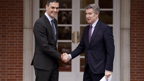 Pedro Sánchez y Alberto Núñez Feijóo en el Palacio de la Moncloa.