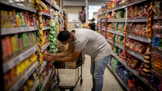 Medida do governo para zerar impostos de importação de alimentos é vista com cautela por economistas