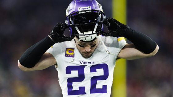 Vikings S Harrison Smith will return for a 14th season