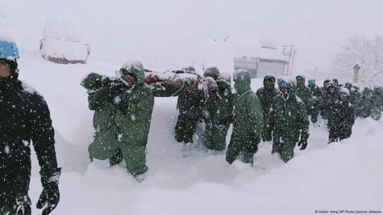 At least 25 trapped after Himalayan avalanche – DW – 02/28/2025