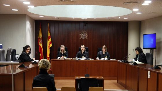 Una empresària de Lleida nega haver falsificat firmes d'un treballador i manté que li va pagar les nòmines en efectiu