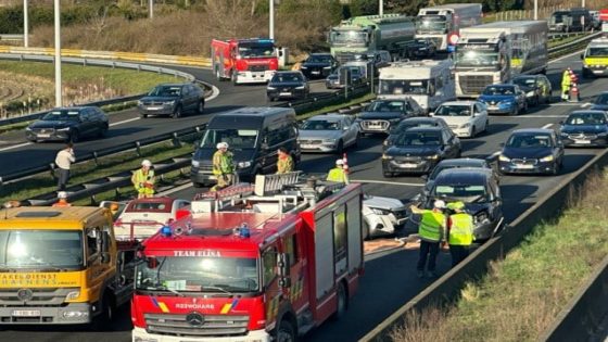 Zes wagens betrokken bij zwaar ongeval op E40 in Nevele: medische helikopter komt ter plaatse, één rijstrook weer vrijgemaakt (Deinze)