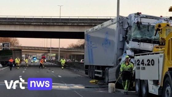 Grote Buitenring rond Brussel afgesloten in Sint-Stevens-Woluwe na ongeval met 2 vrachtwagens en verschillende voertuigen