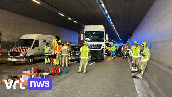 E403 afgesloten richting Doornik na ongeval in Wevelgem-tunnel