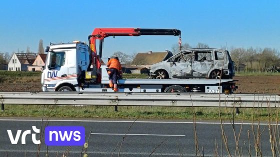 Auto brandt uit op E403: lange file richting Kortrijk