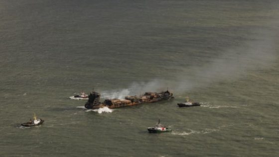 Man opgepakt na botsing schepen op Noordzee, vrachtschip dreigt te zinken - Trump verdubbelt importtaksen op staal en aluminium uit Canada