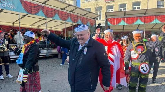 Guy D’haeseleer afgevoerd naar ziekenhuis nadat hij slagboom op hoofd krijgt tijdens Aalst Carnaval - Het Belang van Limburg