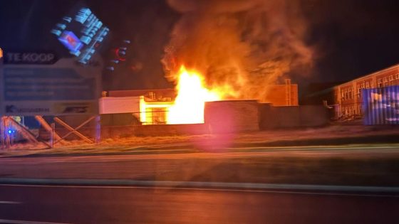 Uitslaande brand op Montenakenweg in Sint-Truiden: verkeerslichten uitgevallen