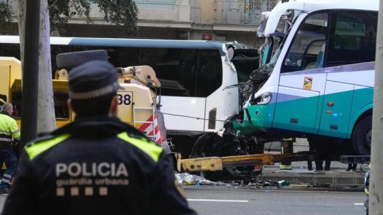 El xoc de dos autocars a la Diagonal provoca 51 ferits