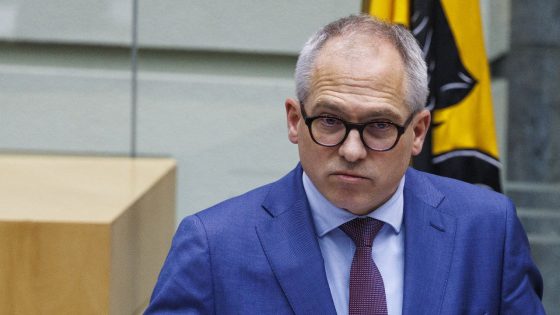 Minister-president Matthias Diependaele (N-VA) wil met Vlaanderen niet betalen voor defensie: "Federale bevoegdheid"