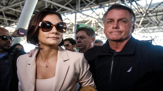 Após passar por procedimento estético, Michelle Bolsonaro não virá ao Rio para ato do ex-presidente