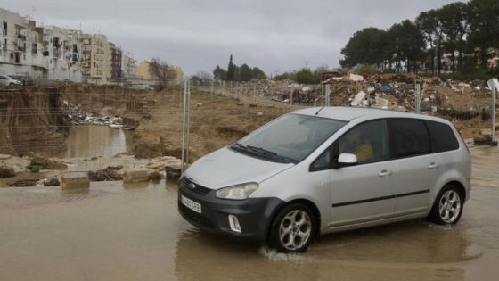 Una nova dana suspèn classes, talla carreteres i paralitza les Falles