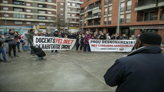 Unes 300 persones es manifesten per l’habitatge a Salt | Joan Trillas | Salt | Societat