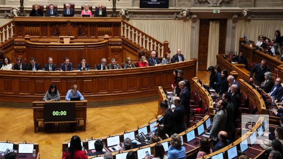 Parlamento confirma reposição de 302 freguesias, Marcelo forçado a promulgar