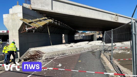 Deel van brug Oosterweelwerf valt op fietspad in Merksem: 1 arbeider lichtgewond - VRT.be