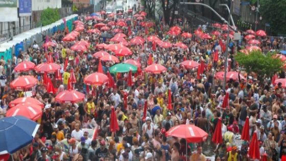 Multidão acompanha Bloco da Rainha, de Daniela Mercury, em São Paulo