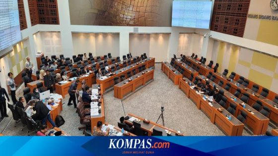 DPR-Pemerintah Diam-diam Bahas Revisi UU TNI di Hotel Mewah