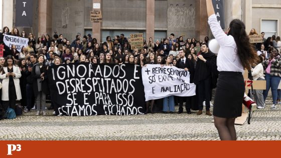 Estudantes fecharam Faculdade de Direito contra mudanças na avaliação | Ensino Superior