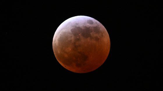 Blood moon lunar eclipse is marveled by sky gazers across the U.S. : The Picture Show : NPR