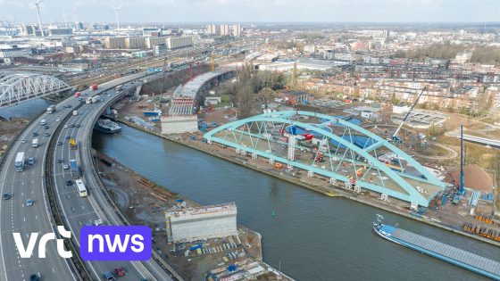 Tijdelijke snelweg naast Antwerpse ring krijgt vorm met plaatsing brug over Albertkanaal