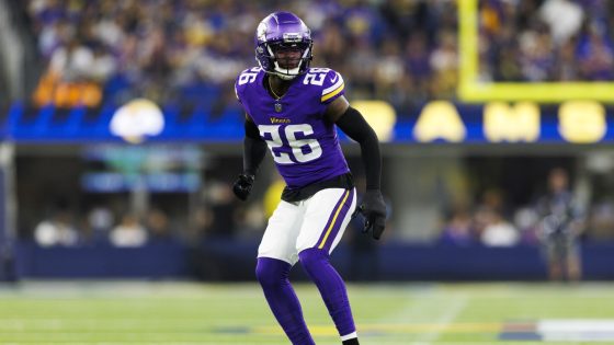 Theo Jackson agrees to two-year deal with Vikings