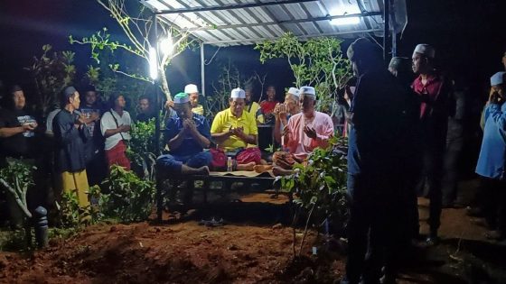 Jenazah dua beranak rentung selamat dikebumikan - Harian Metro