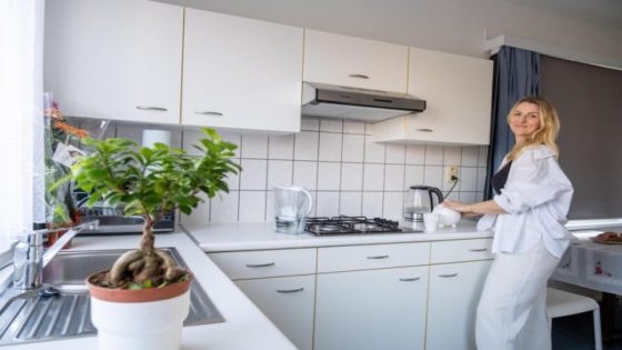 Oekraïense mama Yuliia (39) heeft na twee jaar zoeken huurappartement beet: “Mijn pluspunten opgesomd in een pakkende brief” - Het Nieuwsblad