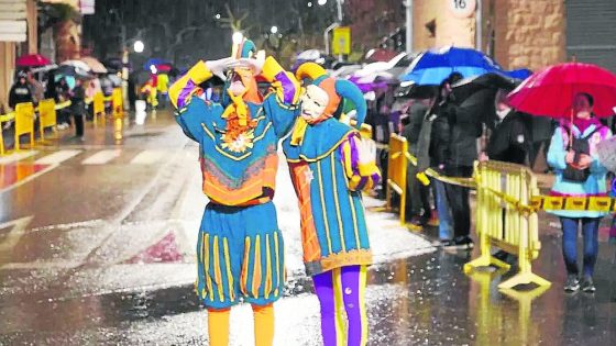 Carnaval mirant al cel