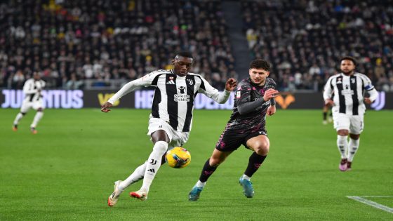 TURIN, ITALY - FEBRUARY 26: Randal Kolo Muani of Juventus is challenged by Liberato Cacace of Empoli during the Coppa Italia Quarter Final match between Juventus FC and Empoli FC at Allianz Stadium on February 26, 2025 in Turin, Italy. (Photo by Valerio Pennicino/Getty Images)