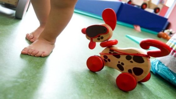 Kinderopvang met 25 baby’s en kleuters moet vanaf dinsdag opnieuw de deuren sluiten: “Geschorst met dringende noodzakelijkheid” (Roeselare)