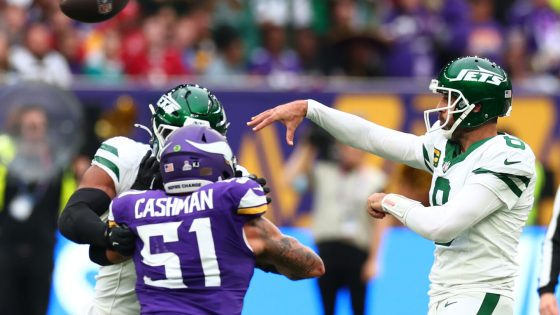 Vikings haven't completely closed the door on Aaron Rodgers