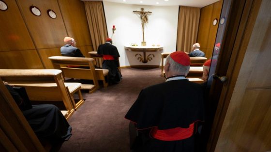 Cardinals ask faithful to pray for their discernment for new Pope