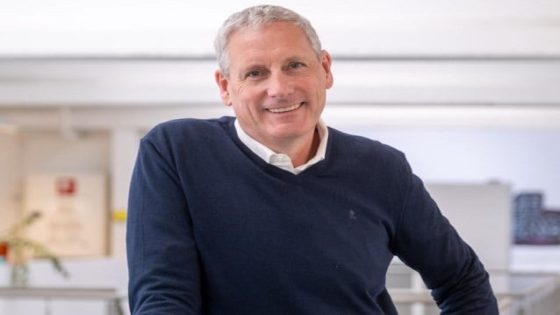 Gert Verhulst moet naar de Nederlandse koning, en dus krijgt ‘De tafel van Tine’ een extra uitzending: “De aanleiding is ‘40-’45” (Antwerpen)
