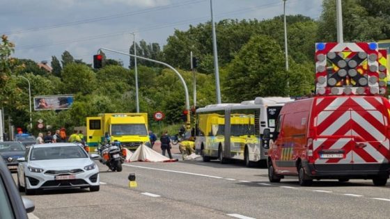 14-jarig meisje aangereden nadat ze van Lijnbus stapt: toestand is stabiel (Dilbeek)