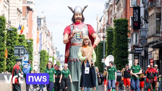 31 reuzen klaar om door Leuvense straten te trekken, met focus op vrouwelijke reuzen
