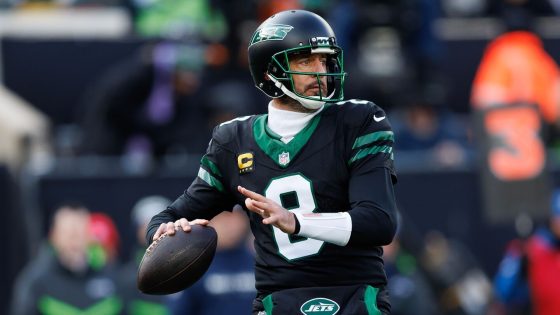When will Aaron Rodgers show up? (Whenever he wants.)