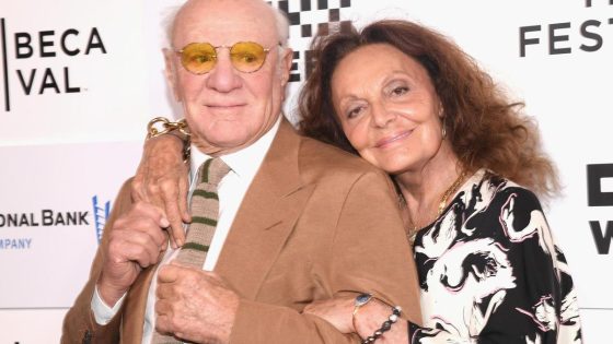 Na 24 jaar huwelijk en op zijn 83ste: echtgenoot van ontwerpster Diane von Fürstenberg uit zich als homo