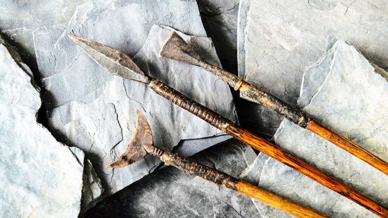 A Quina scraper from Qesem Cave. Residue and use-wear analyses showed that the scraper was wrapped with organic material and used for scraping a dry hide (after Zupancich 2020)