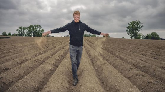 Als de regen uitblijft: boeren zien land verdorren, provincies grijpen in - De Standaard