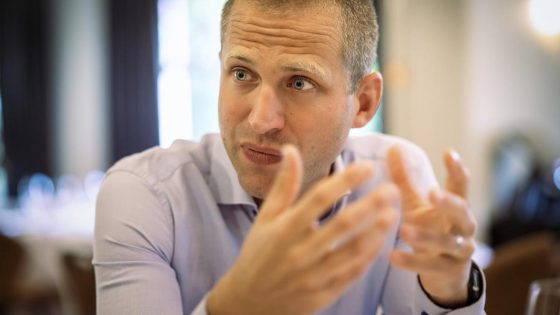 “Lokale overheden betalen voor falen VDAB”: directeur VDAB Limburg verslikt zich in zijn koffie