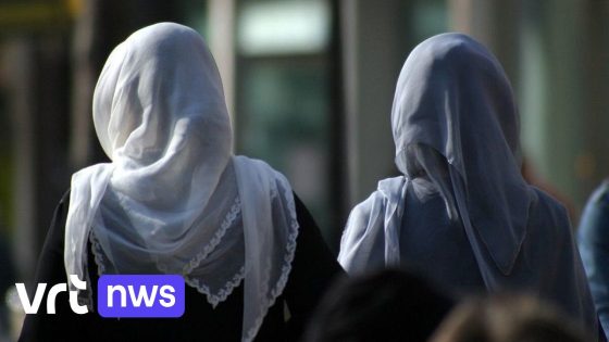 Na verbod om hoofddoek te dragen in provinciale scholen Oost-Vlaanderen: heel wat Gentse moslima's vinden geen school meer - VRT