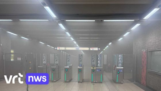 Brand in Brussels metrostel: 3 stations ontruimd, verkeer op 2 metrolijnen onderbroken