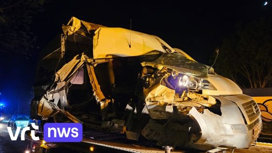 Chauffeur van 31 onder invloed overleeft bijzonder zware crash in Merkem bij Houthulst
