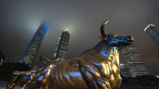 Chinese Stock Gains Fizzle as Focus Shifts to US Trade Talks